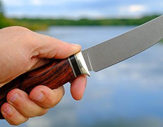 Приснился сон что меня порезали. nozh 1. Приснился сон что меня порезали фото. Приснился сон что меня порезали-nozh 1. картинка Приснился сон что меня порезали. картинка nozh 1. Порез во сне зачастую сонник называет знаком, призывающим человека проявить осторожность, сдержанность в своих стремлениях, желаниях. Символ предвещает разлуку, разочарования. Истолковать, к чему снится подобный знак, помогут приснившиеся подробности: какую часть тела порезали в видении, насколько сильно, чем сделали ранку.