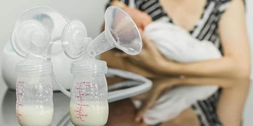 Сцеживать грудное молоко