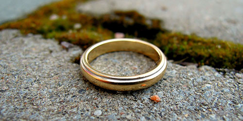 кольцо на земле