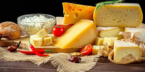 Сыр на столе