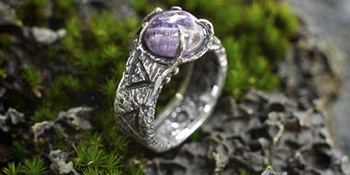 Серебряное кольцо с камнем