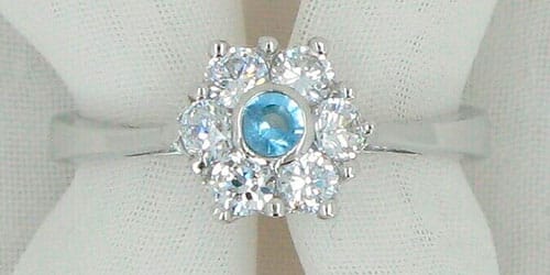 серебряное кольцо с камнем
