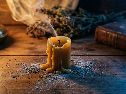 Пепел на столе