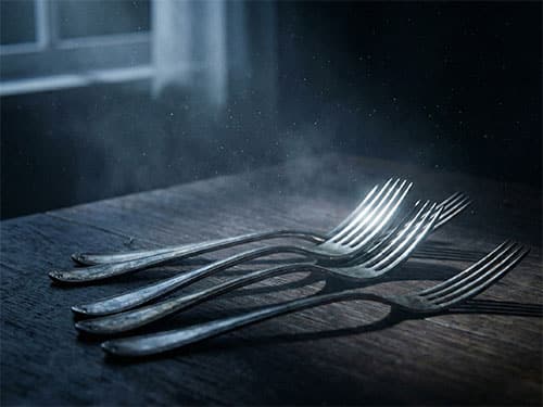 Вилки на столе