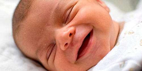 улыбка новорожденного во сне