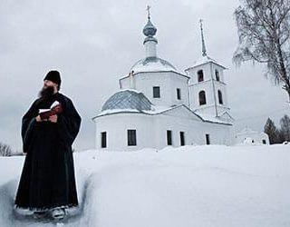 К чему снится батюшка во сне для женщины в доме