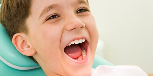 белые зубки у ребенка