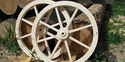 деревянное колесо от телеги