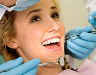 Лечить зубы у стоматолога