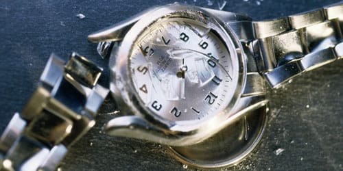разбитые наручные часы