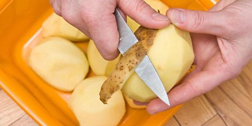 чистить картофель на пюре