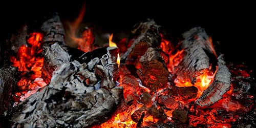 горящие дрова