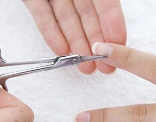 Обрезать ногти