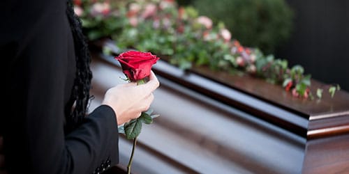 Обнимать мертвого дедушку во сне. umershij dedushka 6. Обнимать мертвого дедушку во сне фото. Обнимать мертвого дедушку во сне-umershij dedushka 6. картинка Обнимать мертвого дедушку во сне. картинка umershij dedushka 6. Вы не так давно похоронили деда, и вот он вам приснился? Несомненно,вы тоскуете по родному человеку. Другое дело, если дедуля преставился уже давным-давно, но каждый день грезится вам во сне. В этом случае, почивший родич предупреждает вас о скорых переменах, причем, далеко не к лучшему, объясняют сонники.