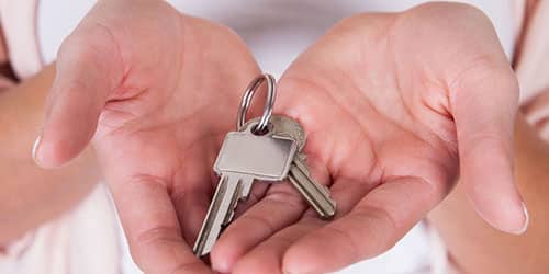 Держать в руках ключи от квартиры