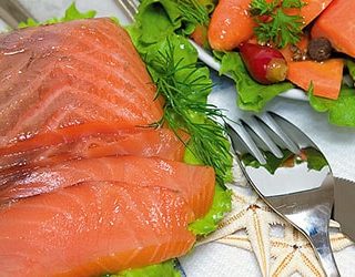 Кушать во сне семгу рыбу. est krasnuyu rybu 1. Кушать во сне семгу рыбу фото. Кушать во сне семгу рыбу-est krasnuyu rybu 1. картинка Кушать во сне семгу рыбу. картинка est krasnuyu rybu 1. Красивая и жирная семга, которая наяву считается блюдом аристократов, во сне не всегда имеет положительные трактовки. Поясняя, к чему снится эта рыбка, сонник напоминает о необходимости собрать свою волю в кулак и не поддаться негативным эмоциям.