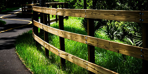 деревянная ограда