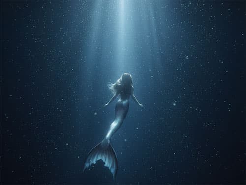 Русалка в воде