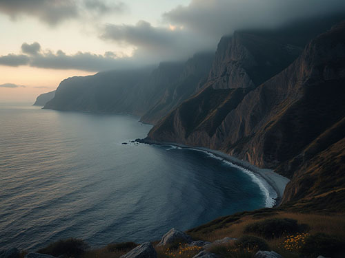 Море и горы на закате