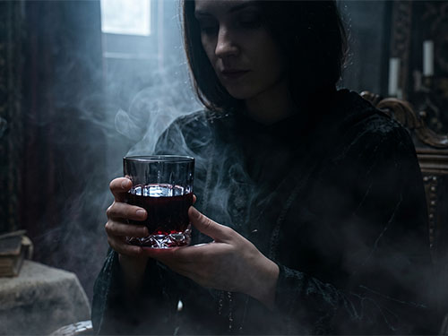 Пить кровь