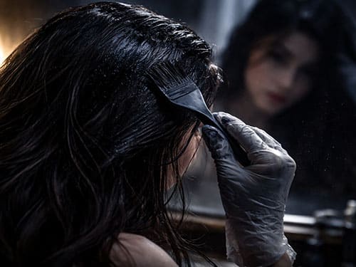 Покрасить волосы в черный