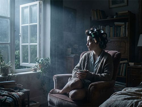 Девушка в бигудях