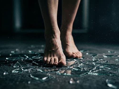 Ходить по битому стеклу